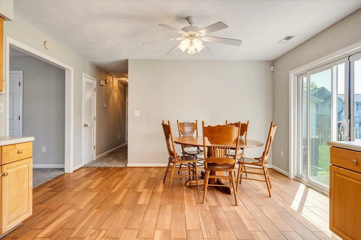 2412 Bloomfield AVE - Photo 16