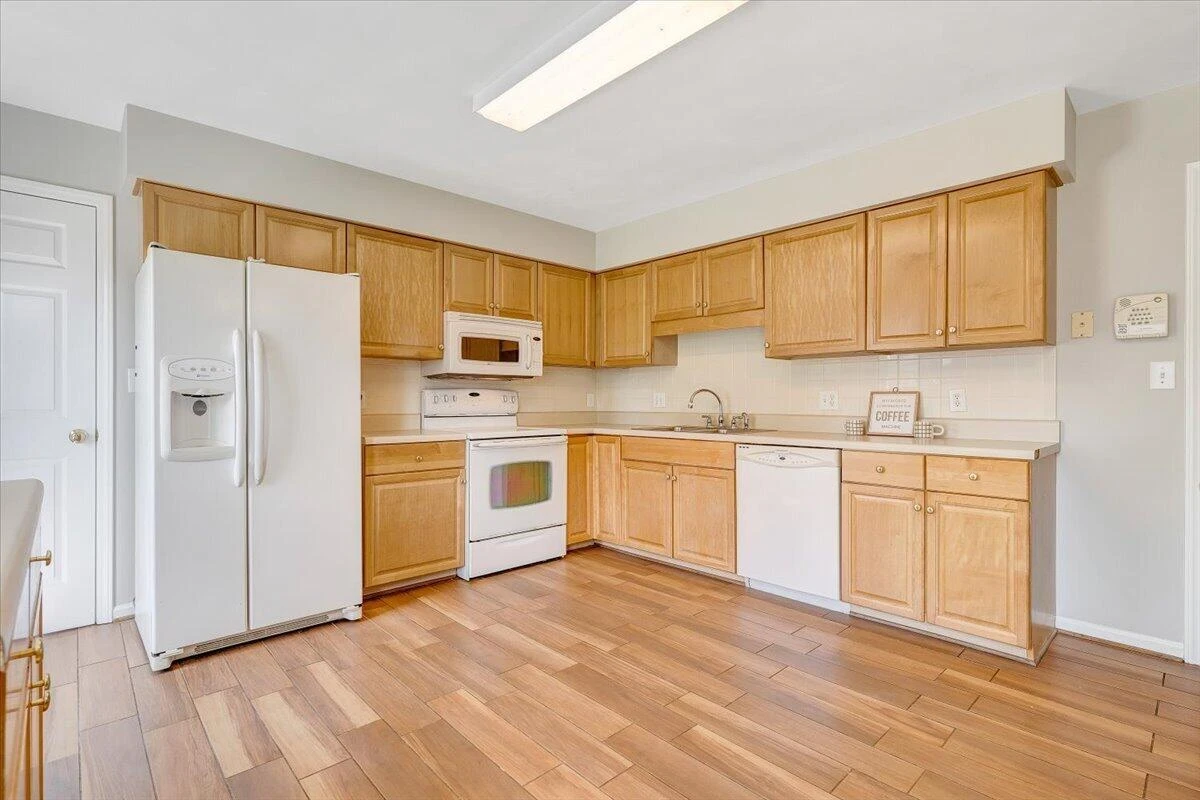 2412 Bloomfield AVE - Photo 17