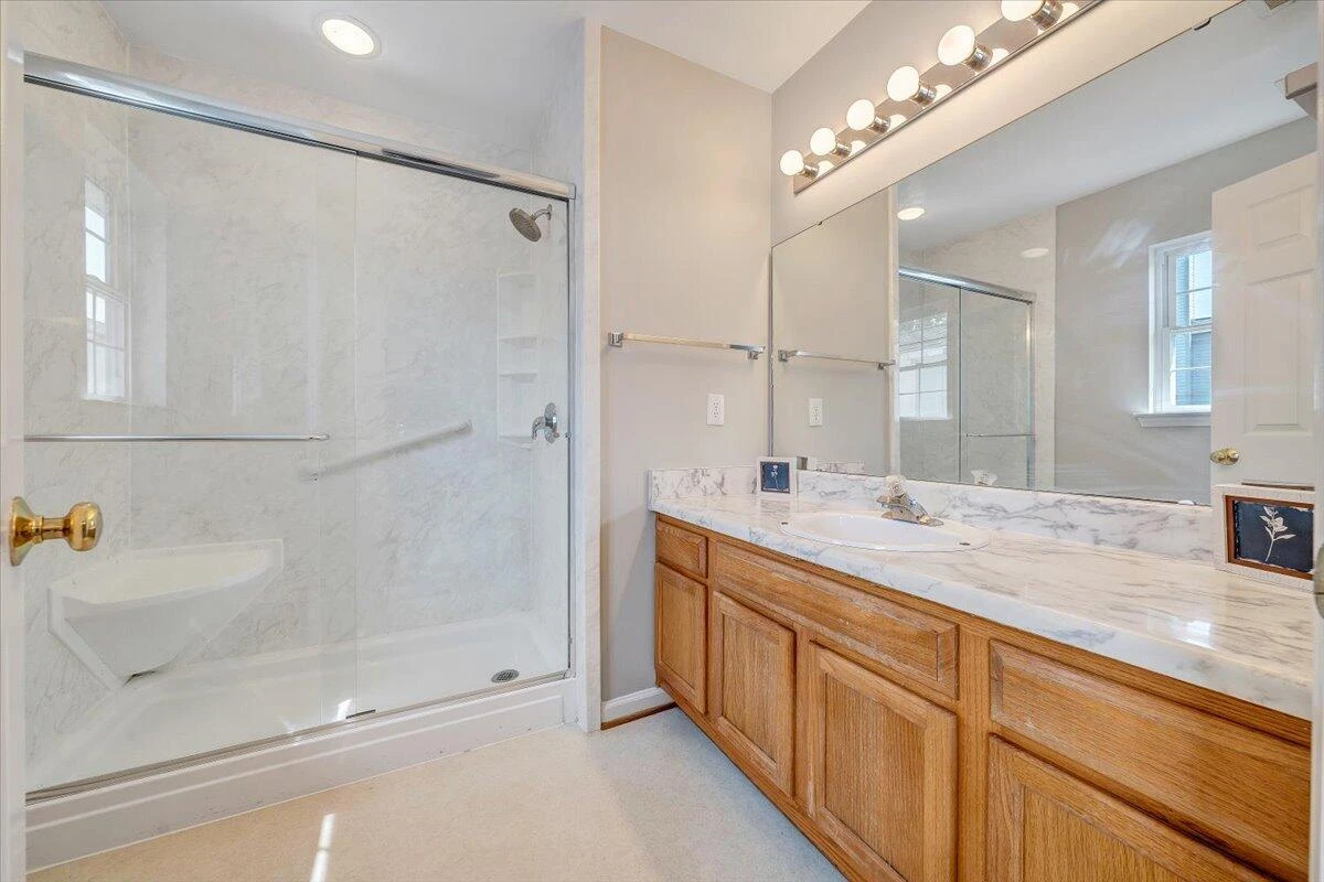 2412 Bloomfield AVE - Photo 21