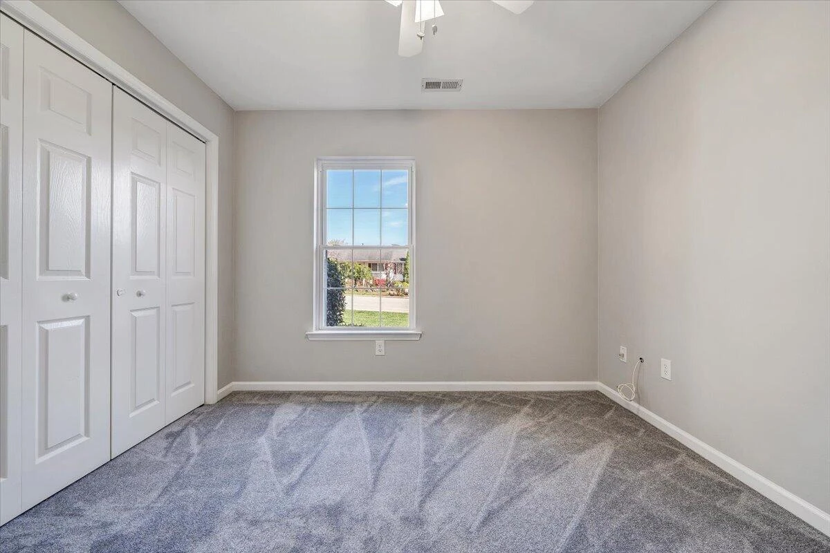2412 Bloomfield AVE - Photo 25