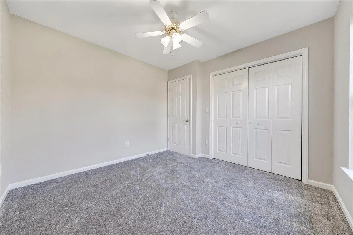 2412 Bloomfield AVE - Photo 26