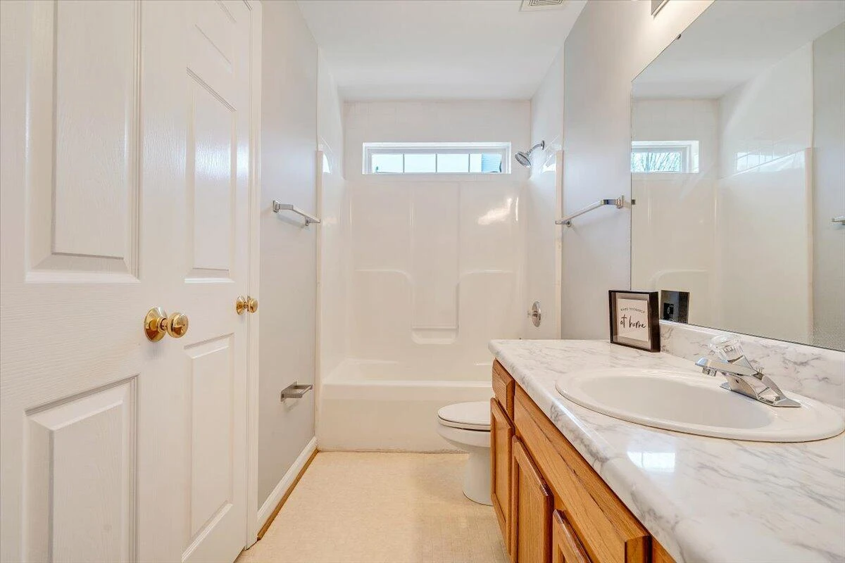 2412 Bloomfield AVE - Photo 28