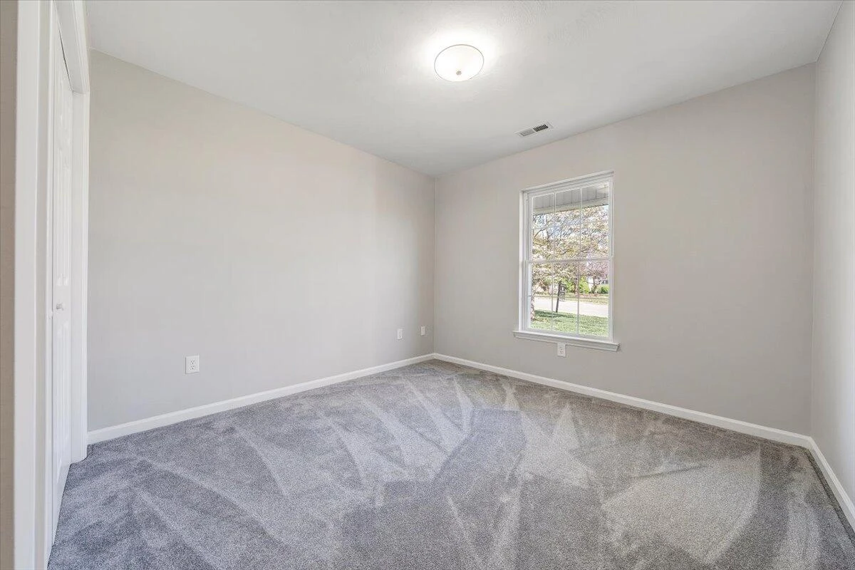 2412 Bloomfield AVE - Photo 29