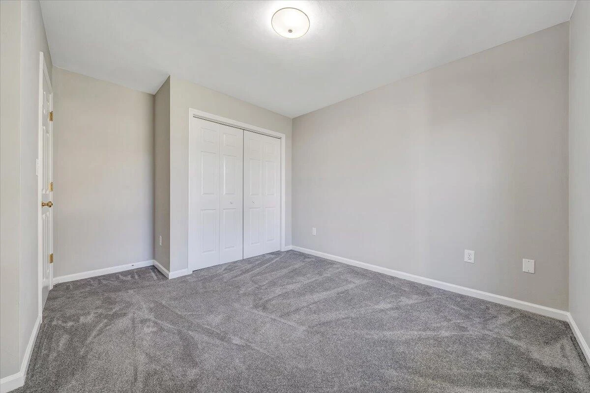 2412 Bloomfield AVE - Photo 30