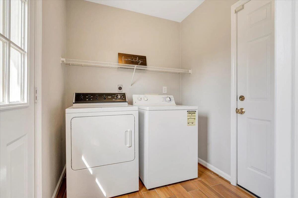 2412 Bloomfield AVE - Photo 32