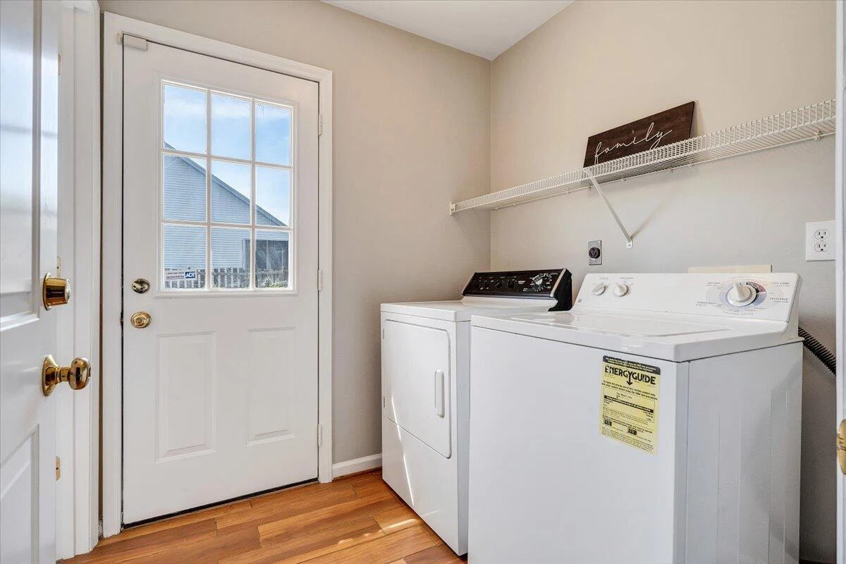 2412 Bloomfield AVE - Photo 33
