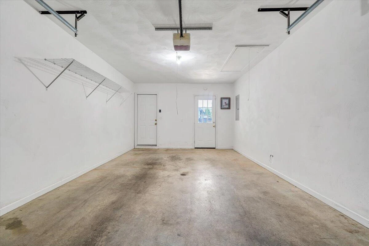 2412 Bloomfield AVE - Photo 34