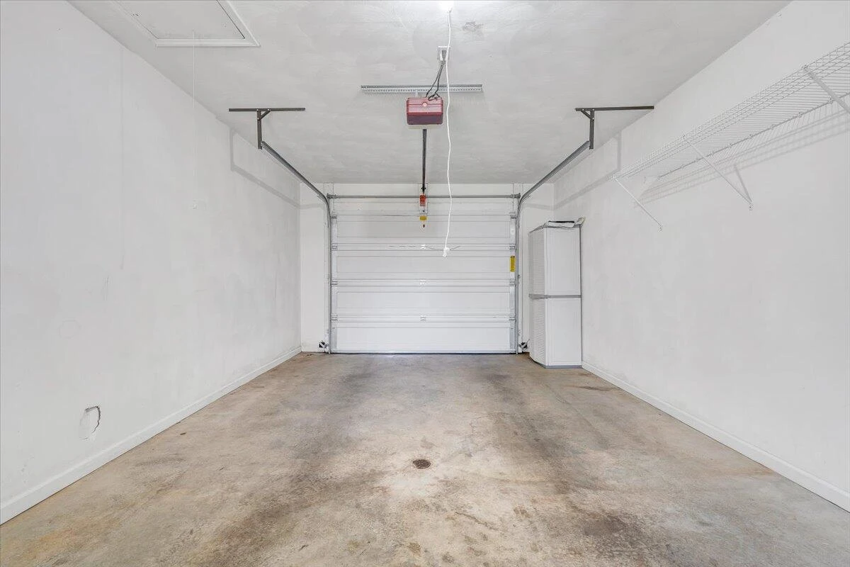 2412 Bloomfield AVE - Photo 35