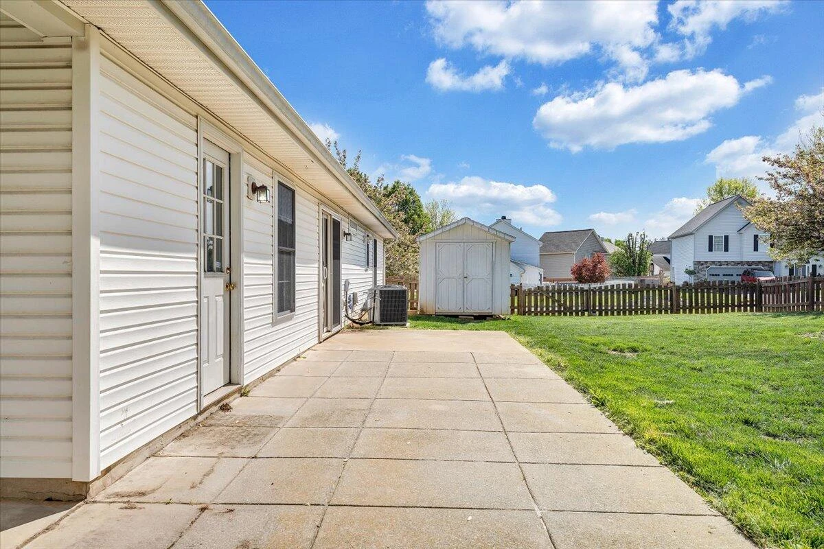 2412 Bloomfield AVE - Photo 36