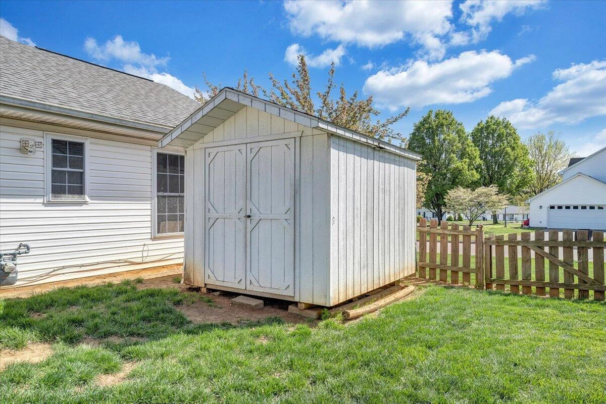 2412 Bloomfield AVE - Photo 40