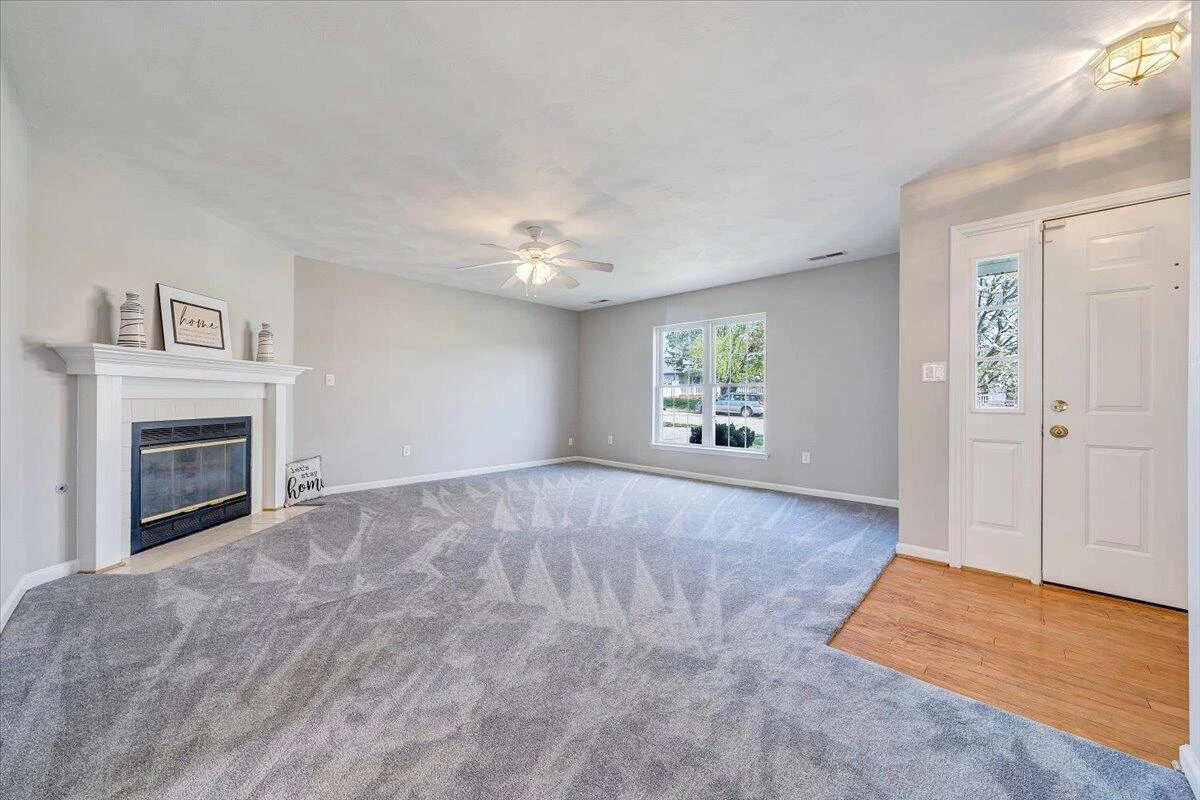 2412 Bloomfield AVE - Photo 7