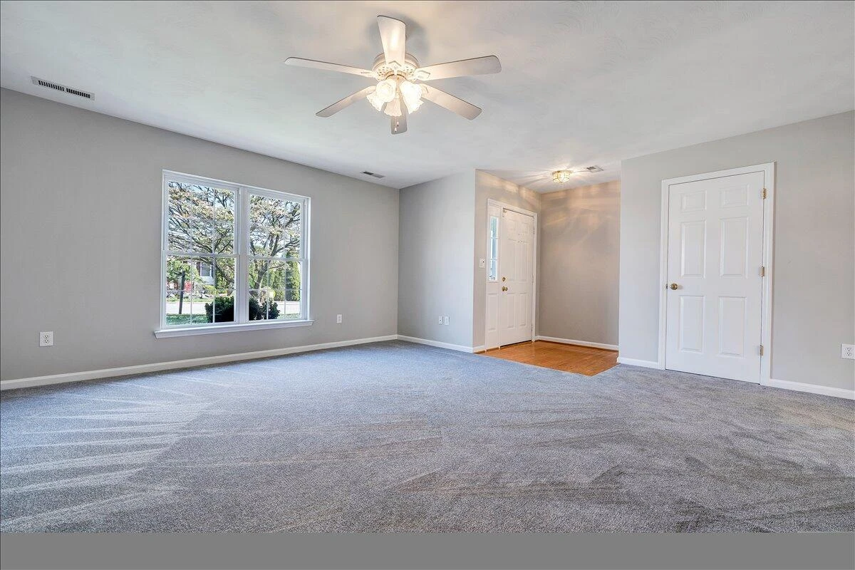 2412 Bloomfield AVE - Photo 8