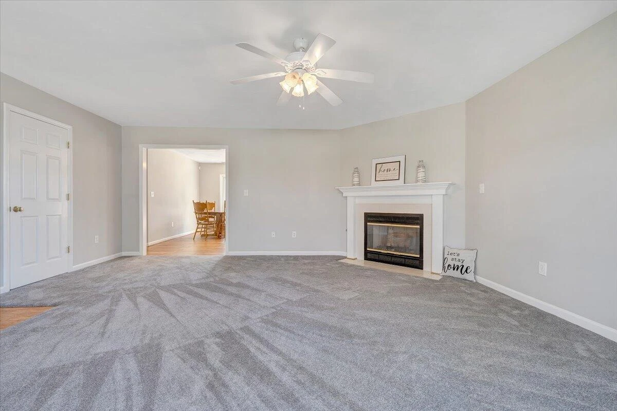 2412 Bloomfield AVE - Photo 9