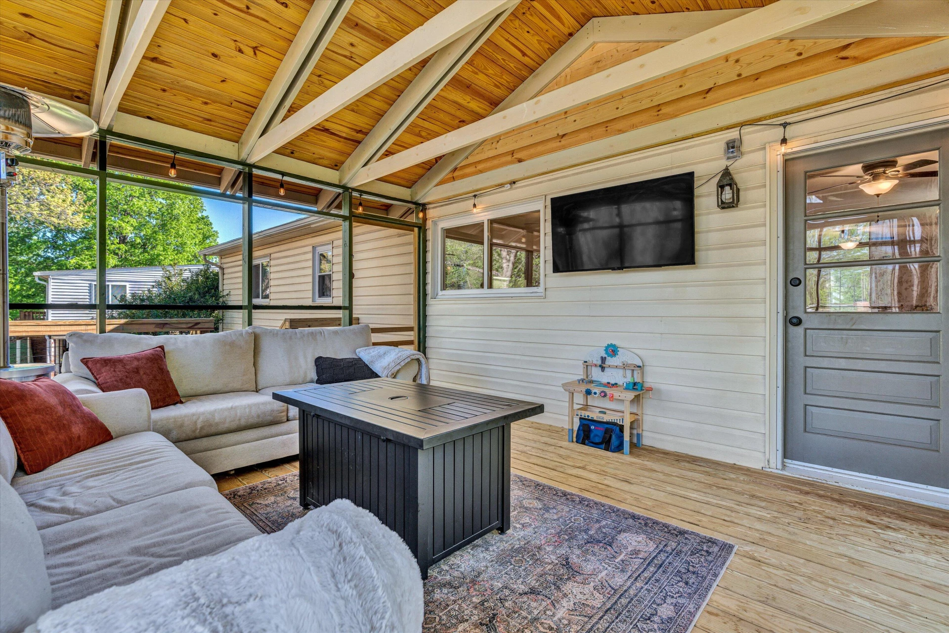 3819 Hyde Park DR - Photo 10