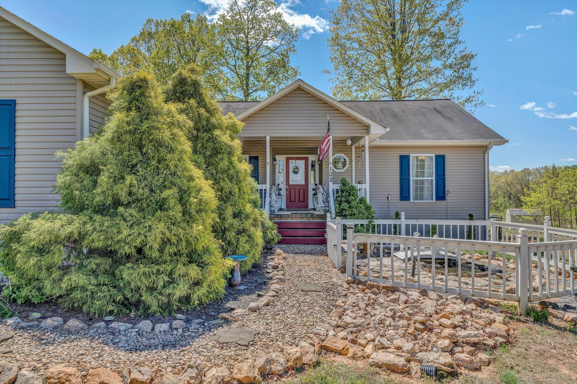 102 Cedar ST - Photo 10