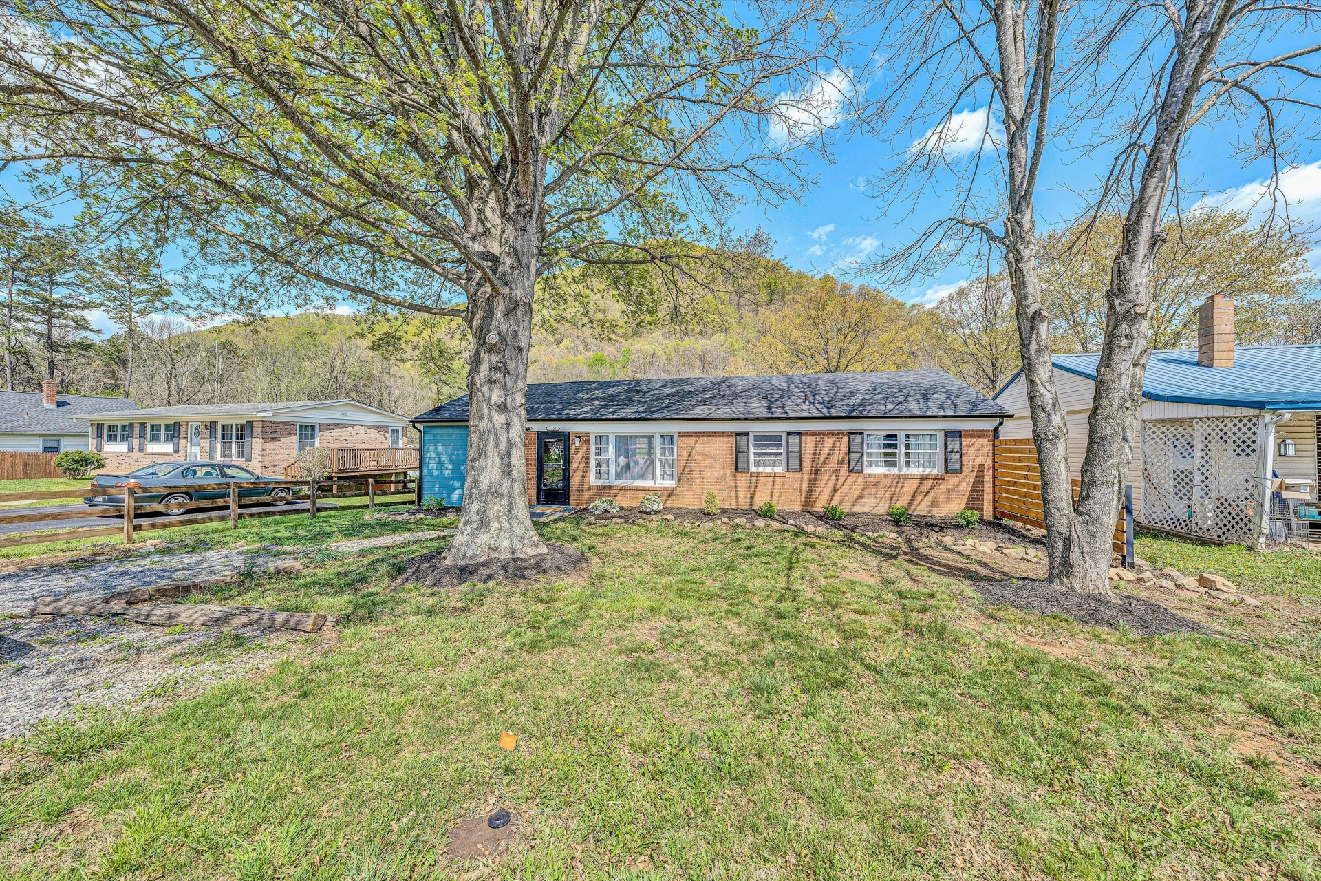 1126 Anderson ST - Photo 3
