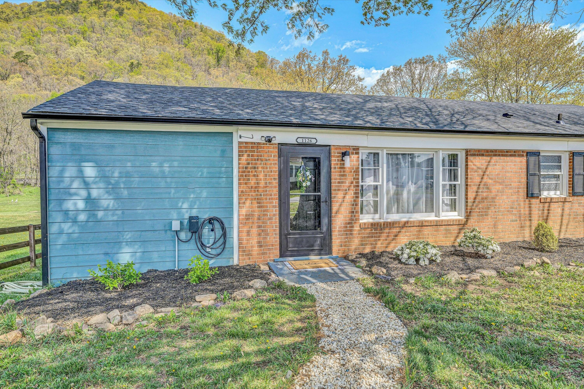 1126 Anderson ST - Photo 4