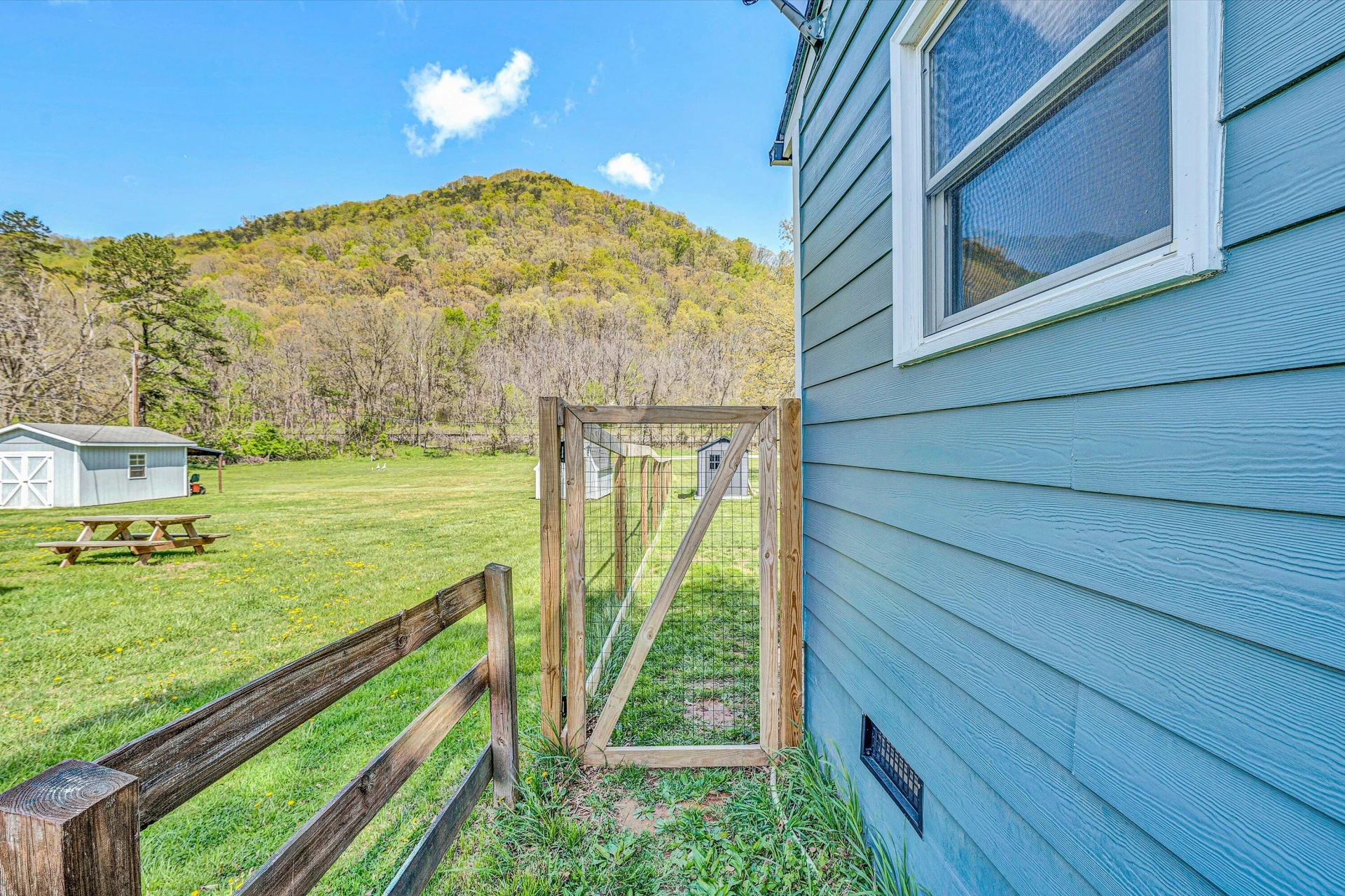 1126 Anderson ST - Photo 9