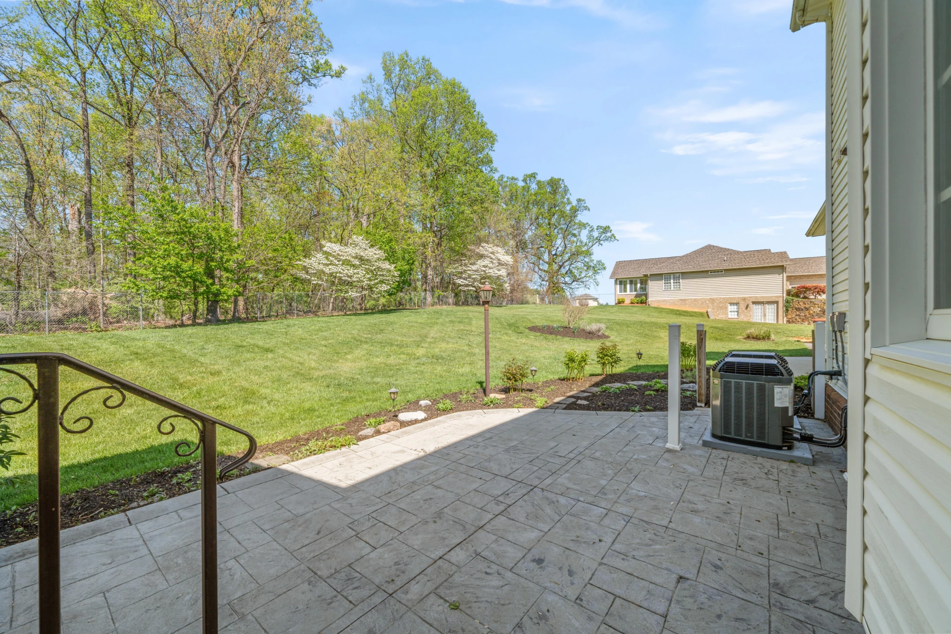475 Wentworth LN - Photo 33
