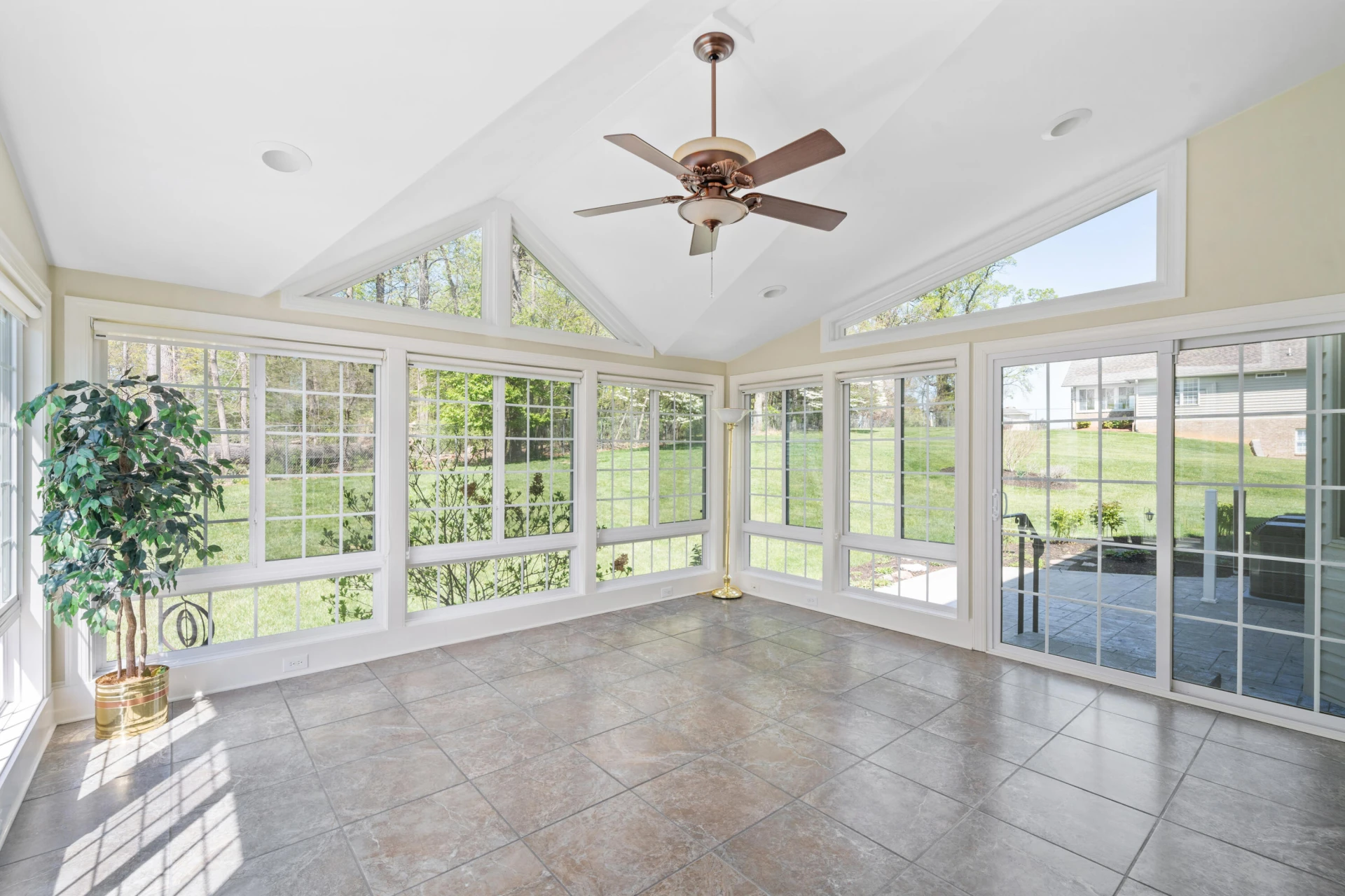 475 Wentworth LN - Photo 11