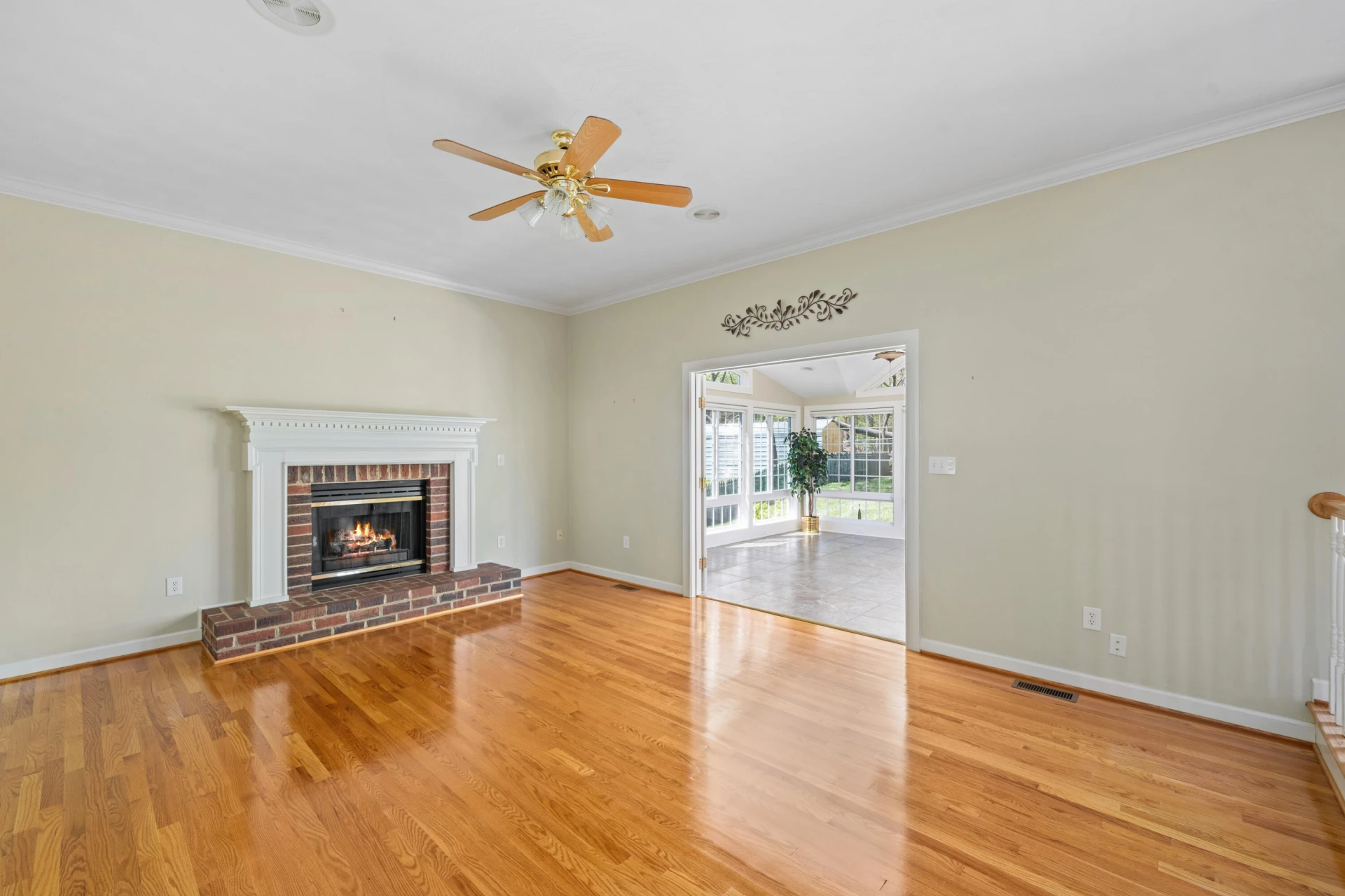 475 Wentworth LN - Photo 12