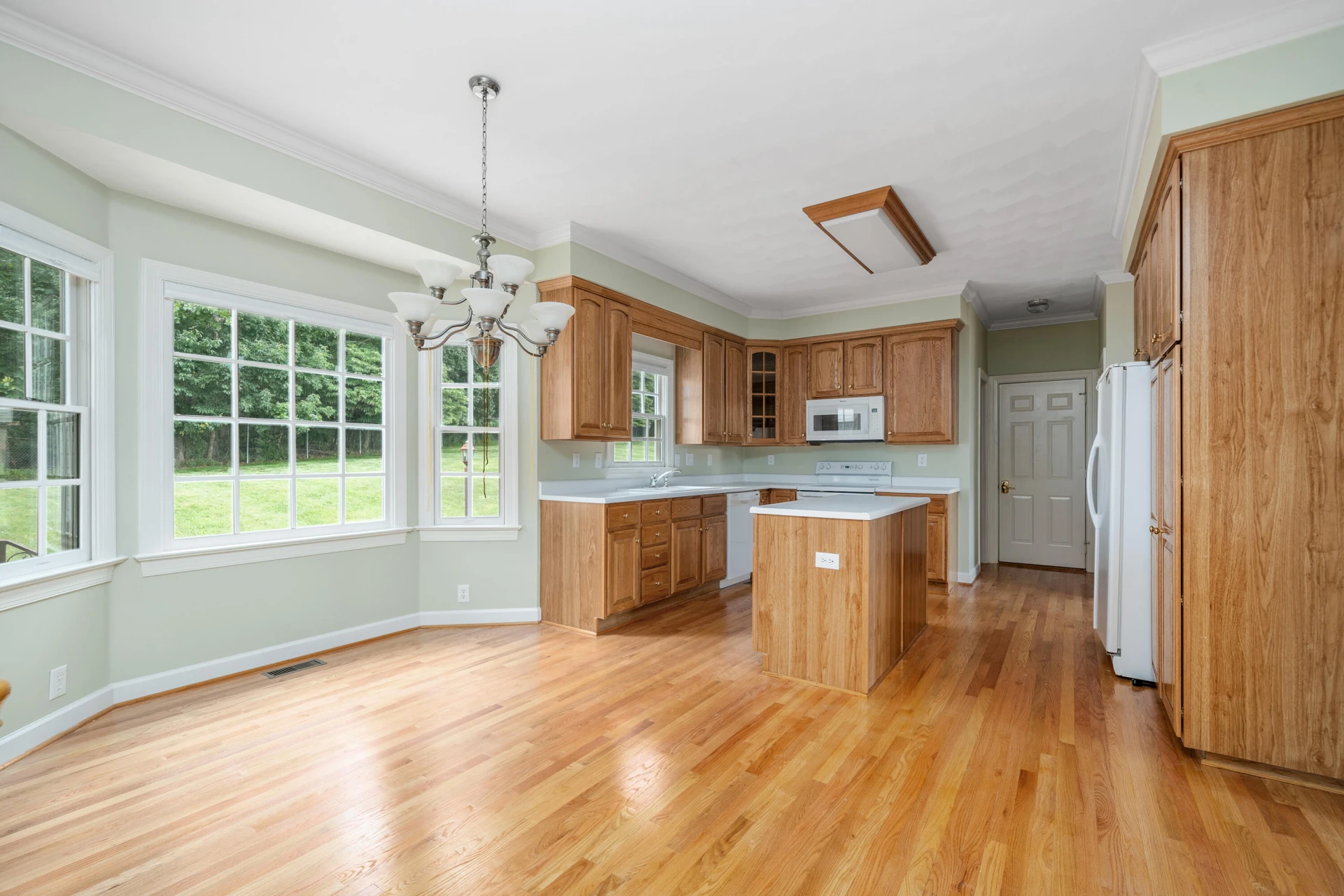 475 Wentworth LN - Photo 13