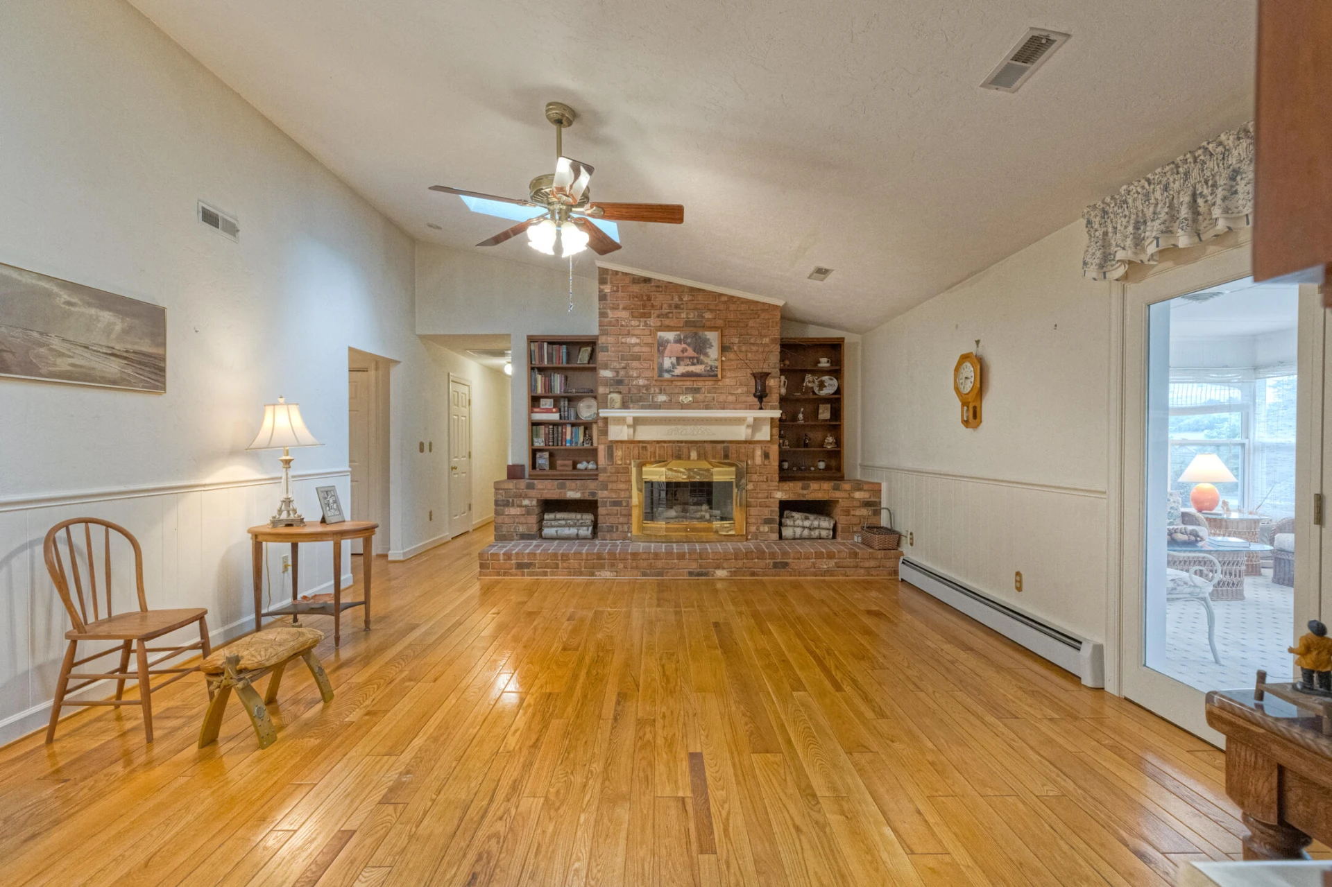 1615 Deyerle RD - Photo 4