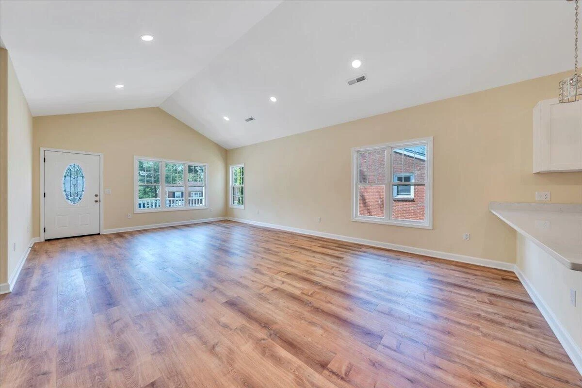 1017 Greenhurst AVE - Photo 11