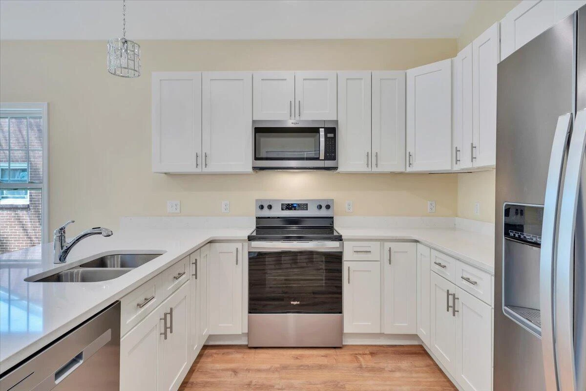1017 Greenhurst AVE - Photo 12