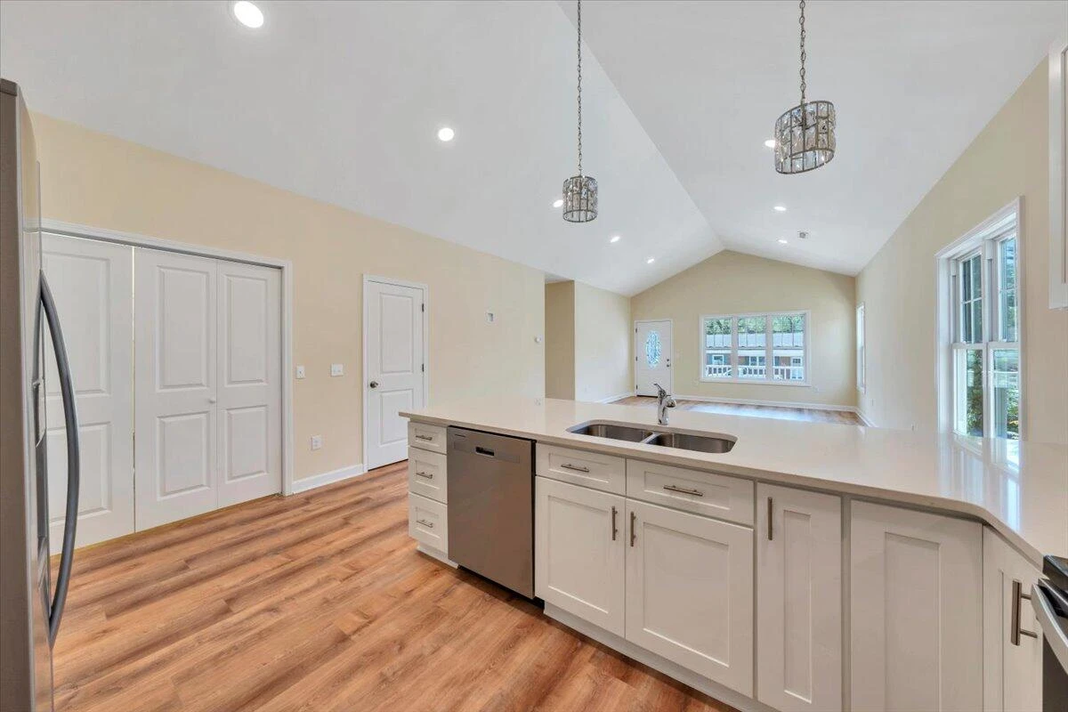 1017 Greenhurst AVE - Photo 15