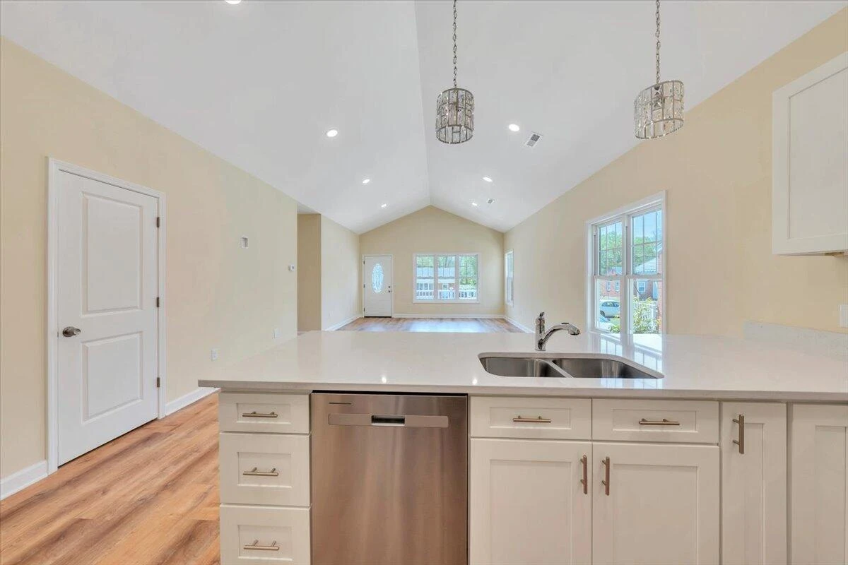 1017 Greenhurst AVE - Photo 16