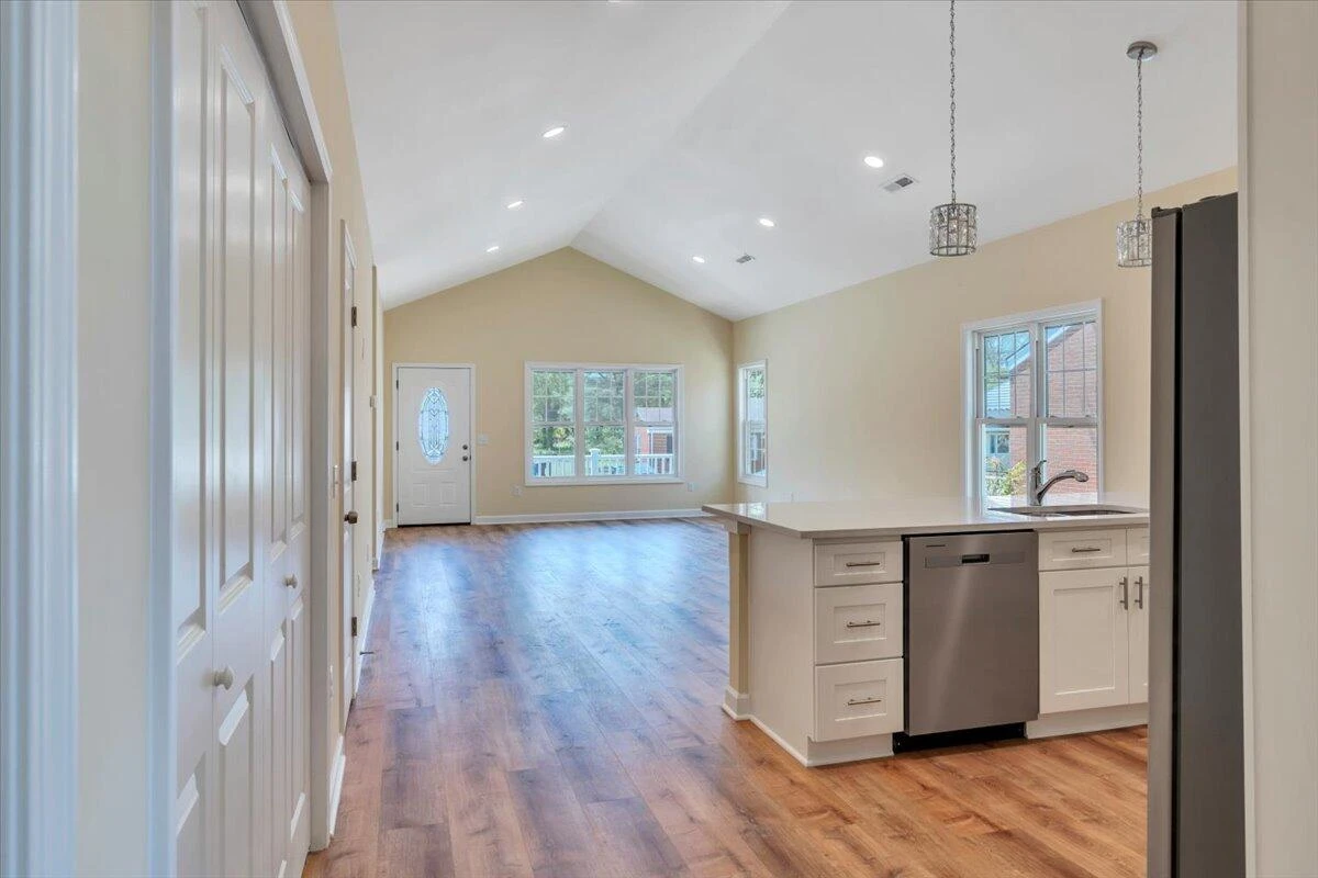 1017 Greenhurst AVE - Photo 17
