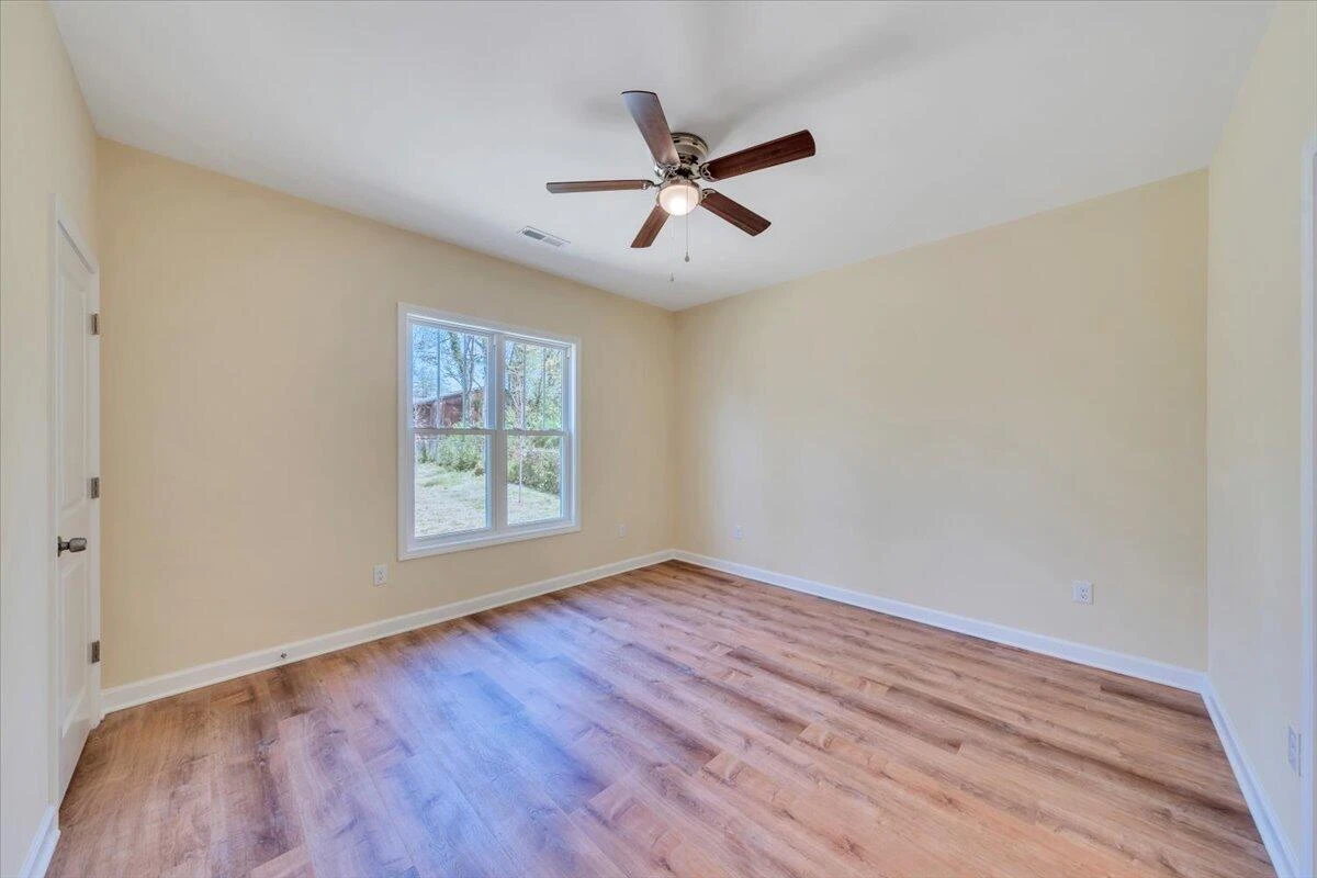 1017 Greenhurst AVE - Photo 18
