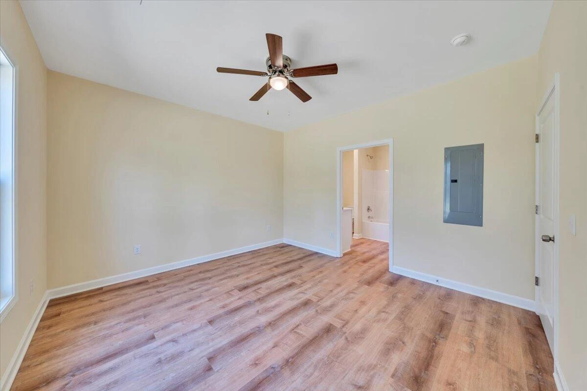 1017 Greenhurst AVE - Photo 19