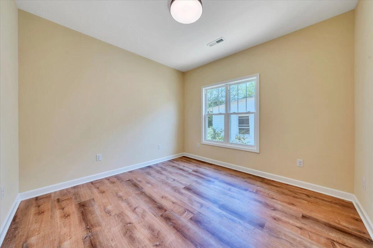 1017 Greenhurst AVE - Photo 23