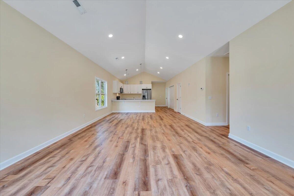 1017 Greenhurst AVE - Photo 6