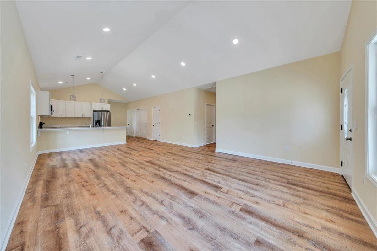 1017 Greenhurst AVE - Photo 7