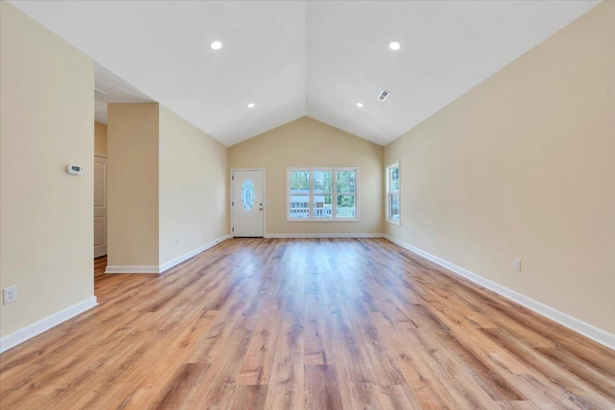 1017 Greenhurst AVE - Photo 10