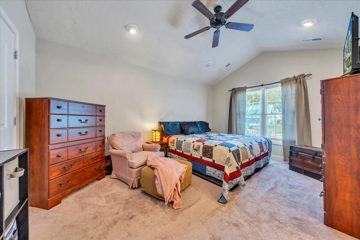 212 N Bruffey ST - Photo 14