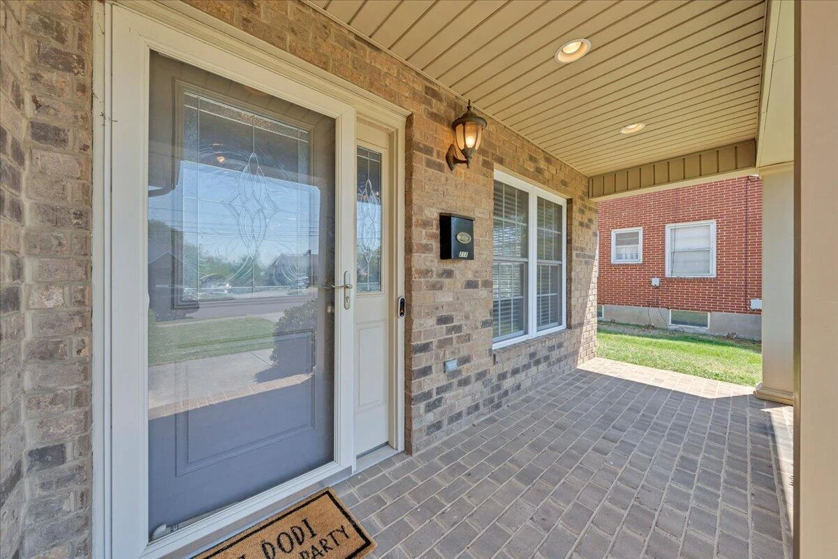 212 N Bruffey ST - Photo 2