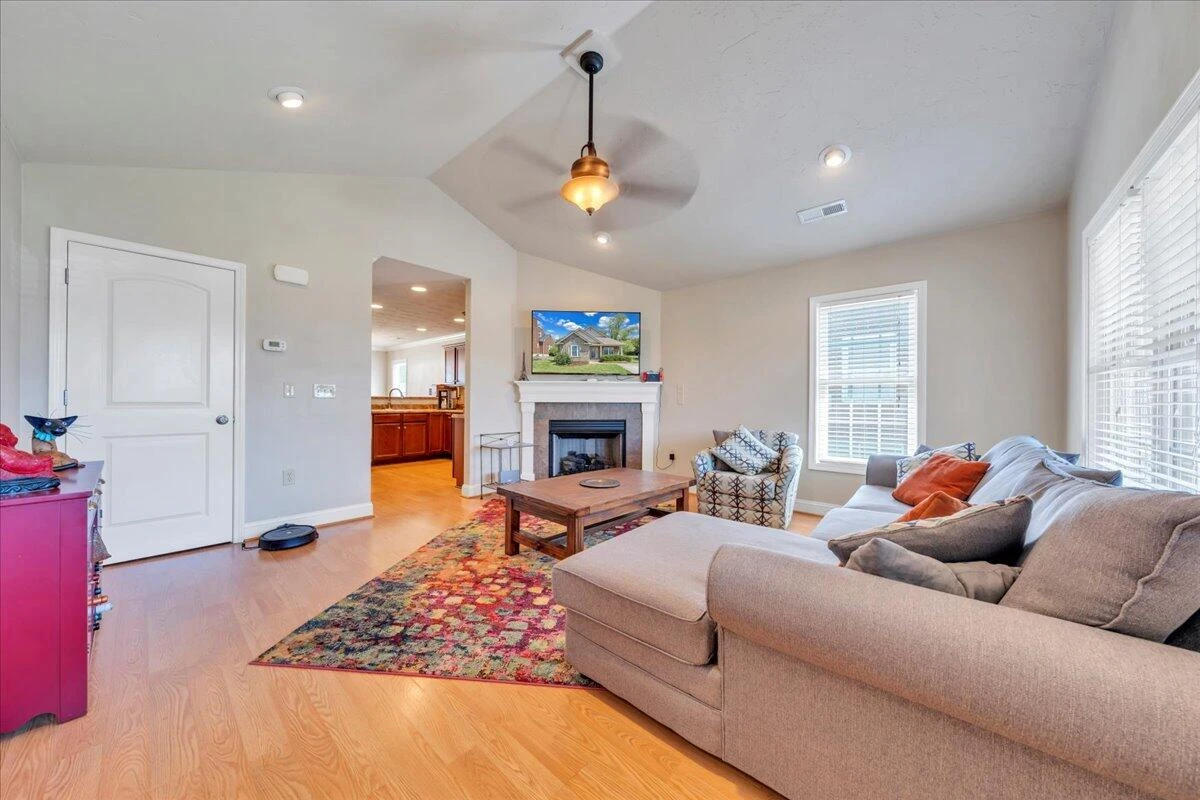 212 N Bruffey ST - Photo 4