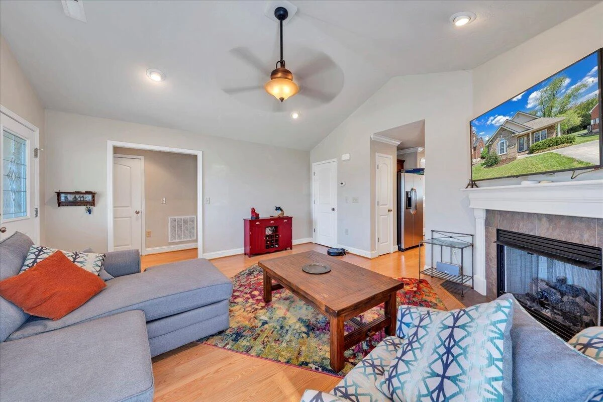 212 N Bruffey ST - Photo 5