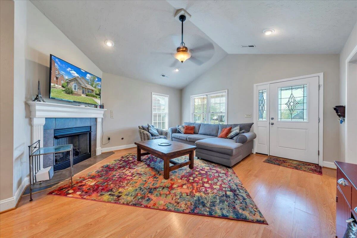 212 N Bruffey ST - Photo 6