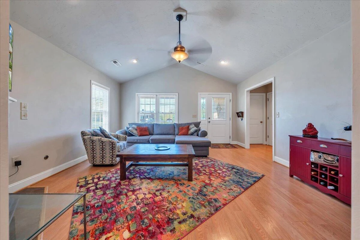 212 N Bruffey ST - Photo 7