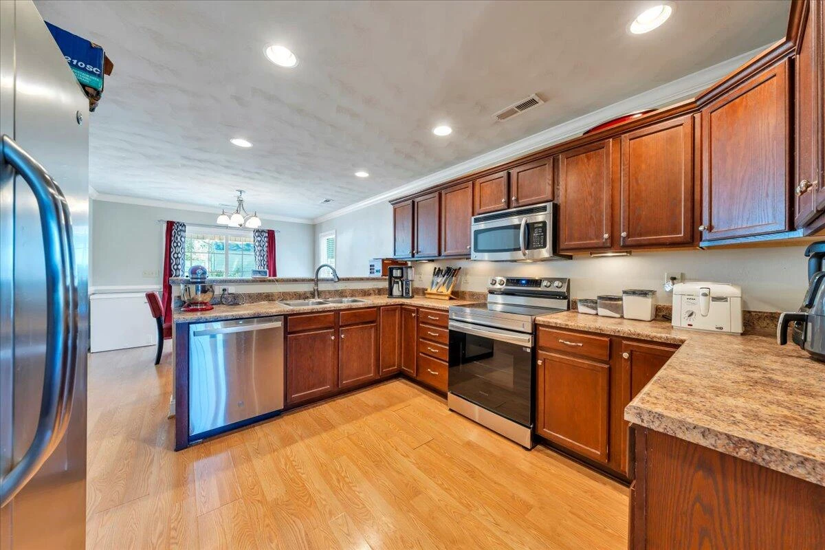 212 N Bruffey ST - Photo 8