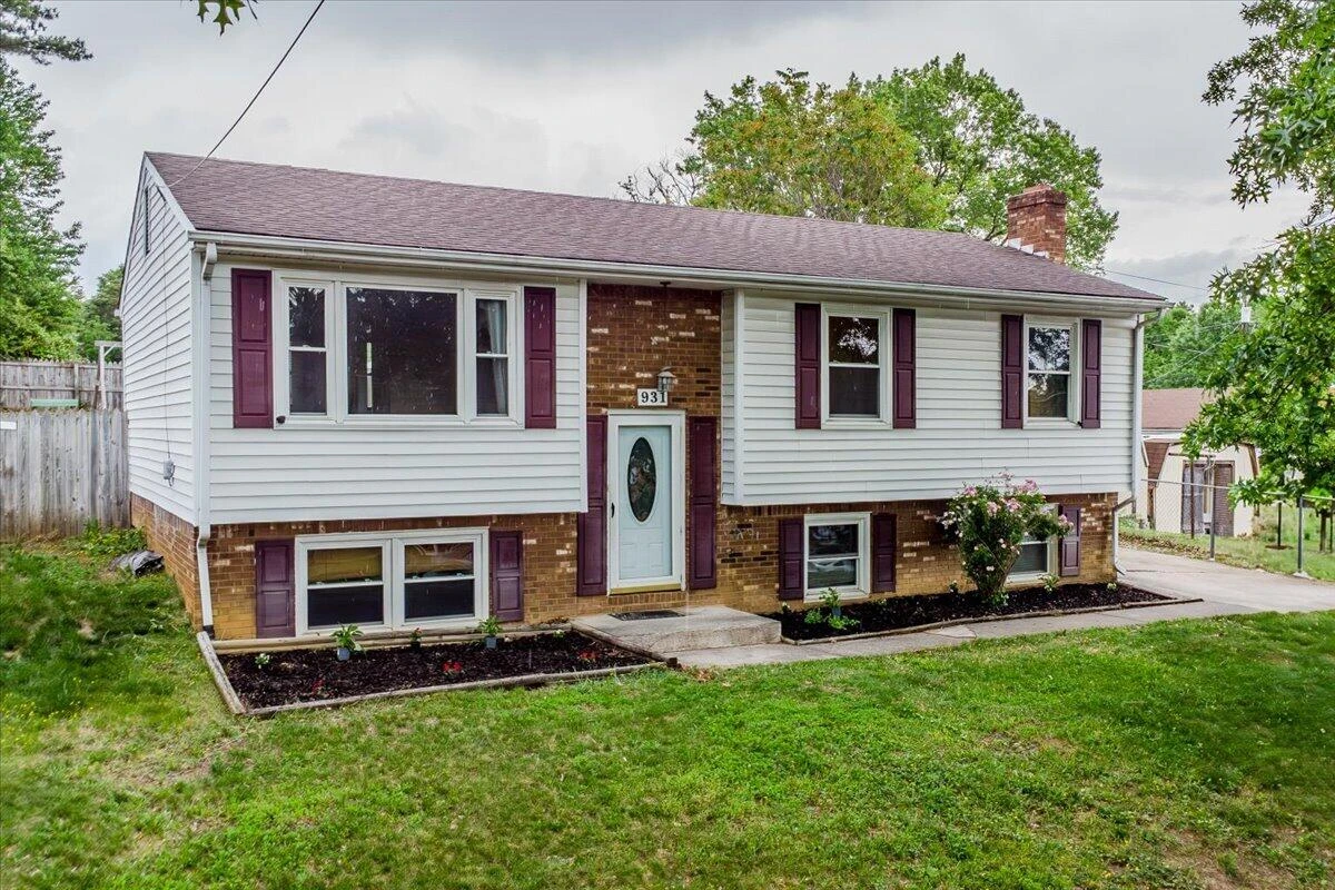 931 Hedgewood DR