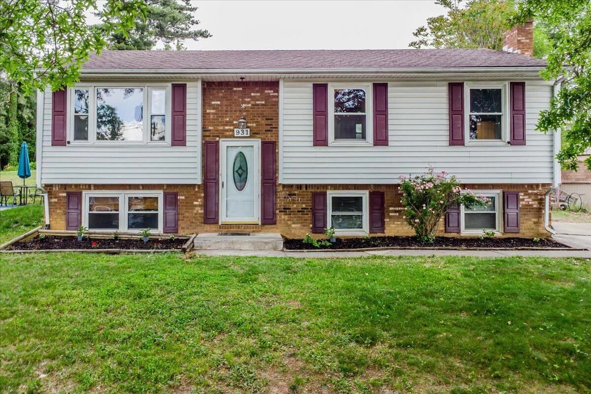 931 Hedgewood DR - Photo 2
