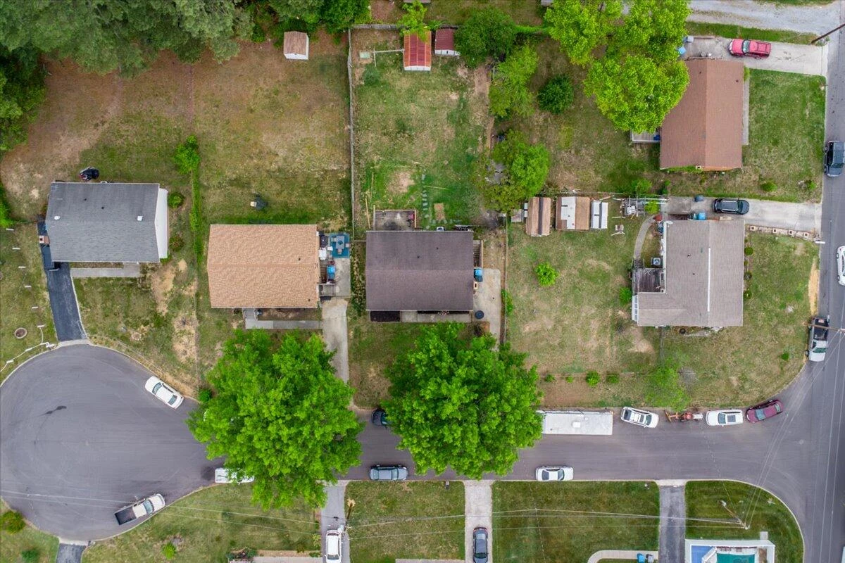 931 Hedgewood DR - Photo 37