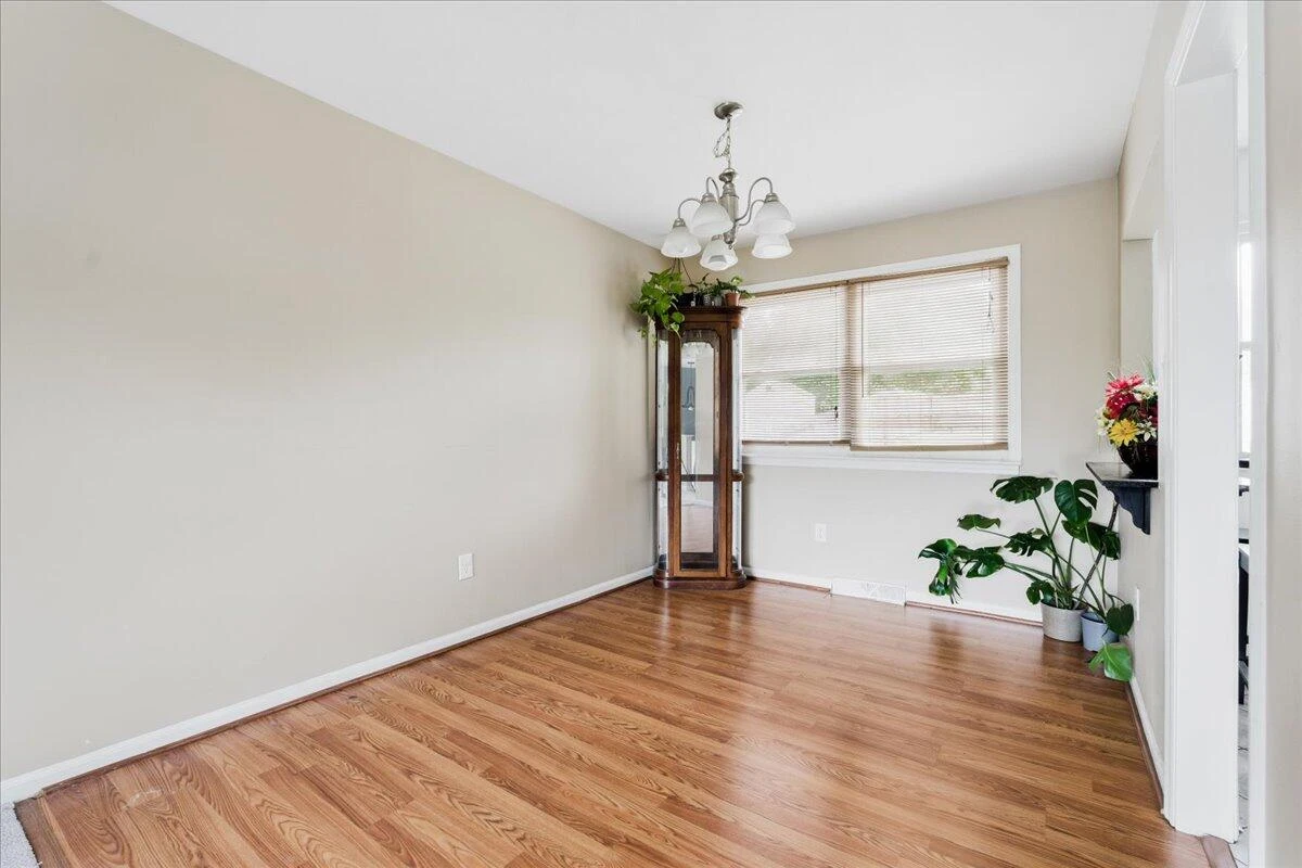 931 Hedgewood DR - Photo 8