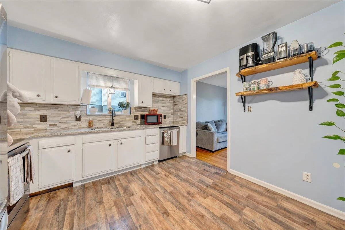 1207 Tompkins AVE - Photo 10